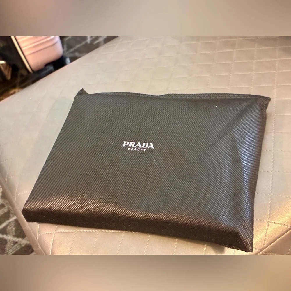 Classic!PRADA soft English green thick textured pouch with lining